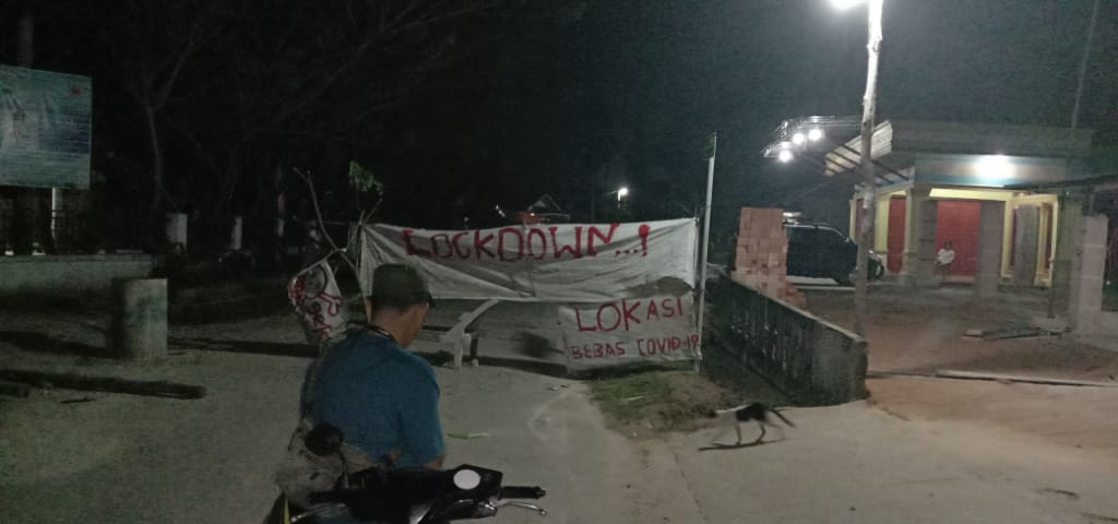  Eks Lokalisasi Teleju Lock Down, Warga Tutup Akses Jalan Pakai Spanduk